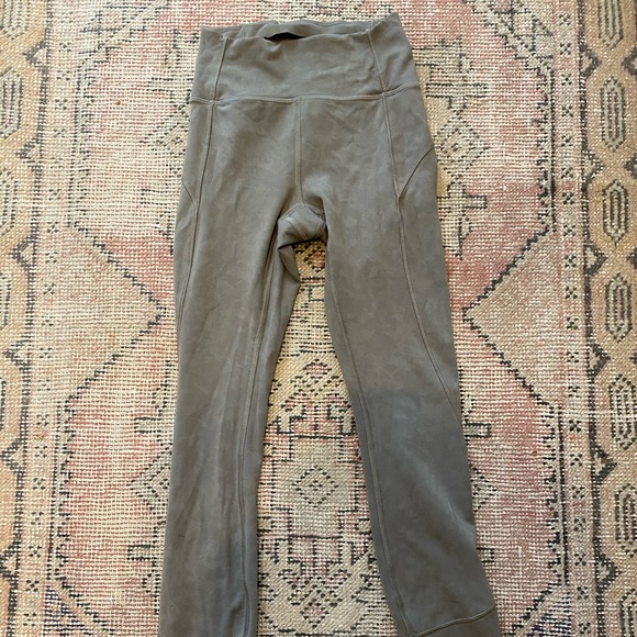 Lululemon In Movement Tight 25 size 2 Worn once - Picture 2 of 2